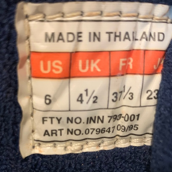 Vintage 1995 Adidas Sneaker - Picture 6 of 6